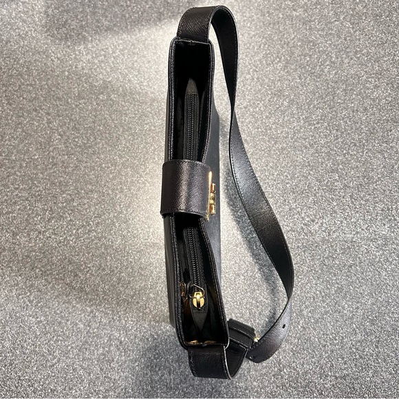 Salvatore Ferragamo Black Leather Trifolio Shoulder Bag - Picture 10 of 16